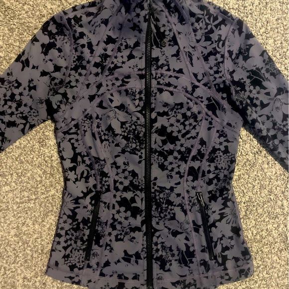 Define Lululemon jacket - Picture 2 of 2